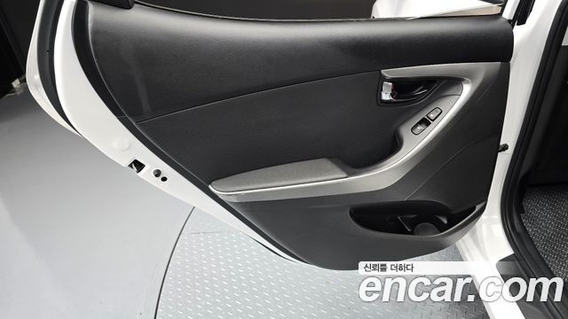 Hyundai AVANTE 2013 — photo 15