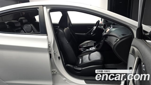 Hyundai AVANTE 2013 — photo 16