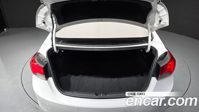 Hyundai AVANTE 2013 — photo 30