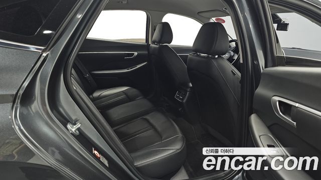 Hyundai Sonata 2022 — photo 16