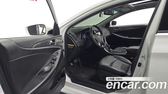 Hyundai Sonata 2012 — photo 13