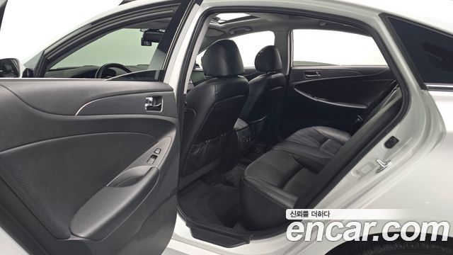 Hyundai Sonata 2012 — photo 17