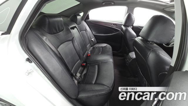 Hyundai Sonata 2012 — photo 18