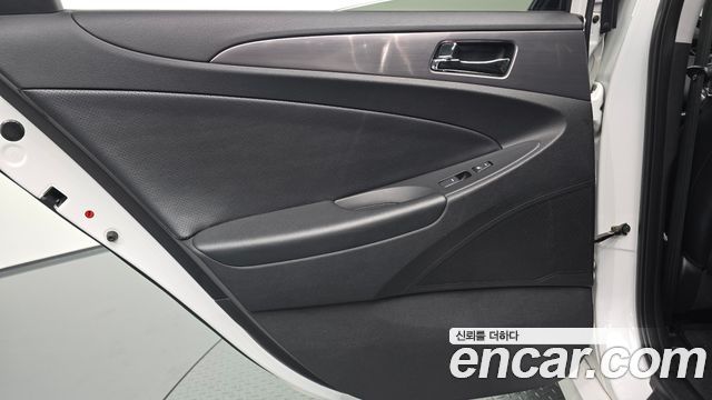 Hyundai Sonata 2012 — photo 15