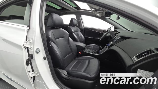 Hyundai Sonata 2012 — photo 16