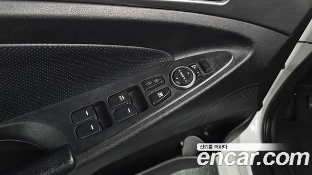 Hyundai Sonata 2012 — photo 30