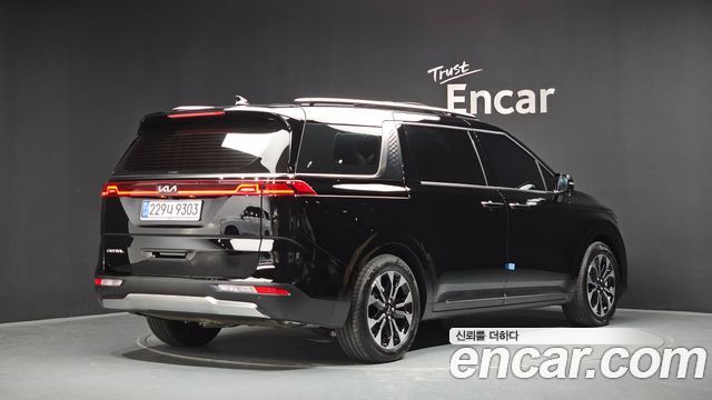 Kia Canival 2023 — photo 2