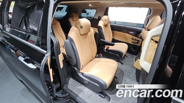 Kia Canival 2023 — photo 11