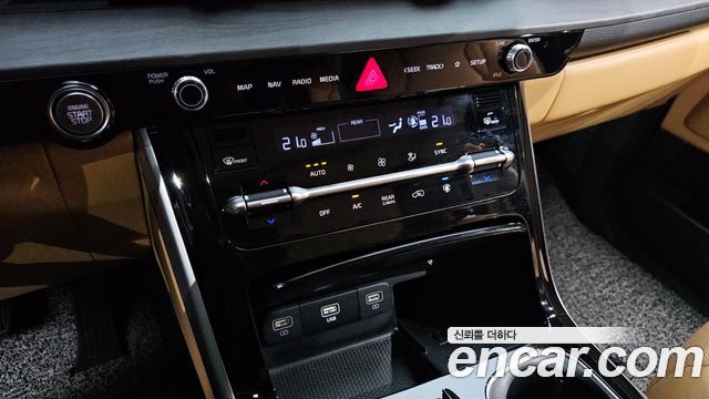 Kia Canival 2023 — photo 18