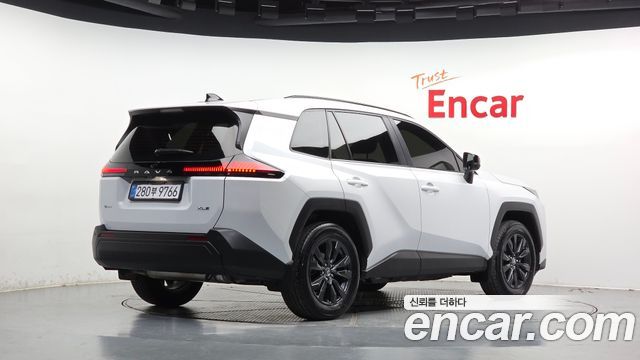 Toyota RAV4 2026 — photo 2