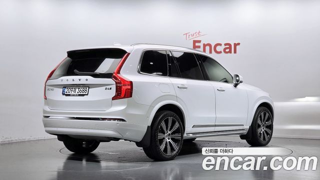 Volvo XC90 2023 — photo 2