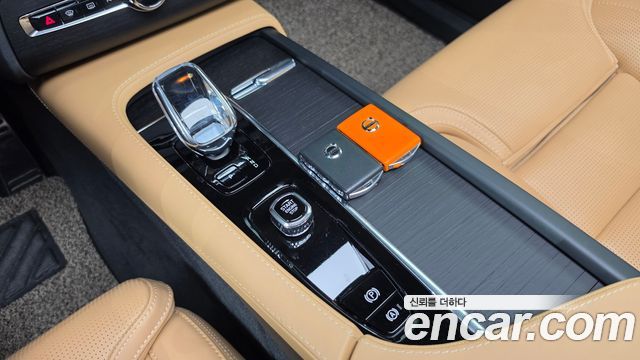Volvo XC90 2023 — photo 12