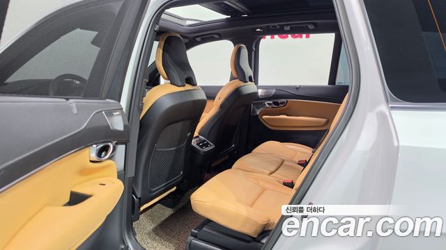 Volvo XC90 2023 — photo 17
