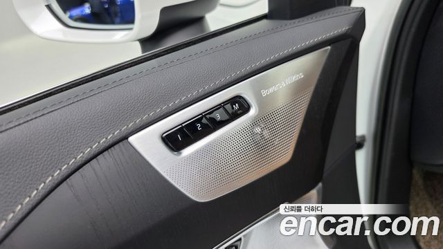 Volvo XC90 2023 — photo 25
