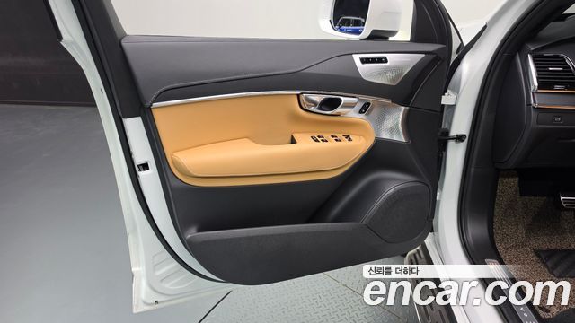 Volvo XC90 2023 — photo 14