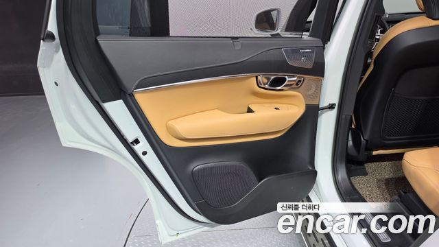 Volvo XC90 2023 — photo 15