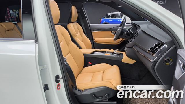 Volvo XC90 2023 — photo 16