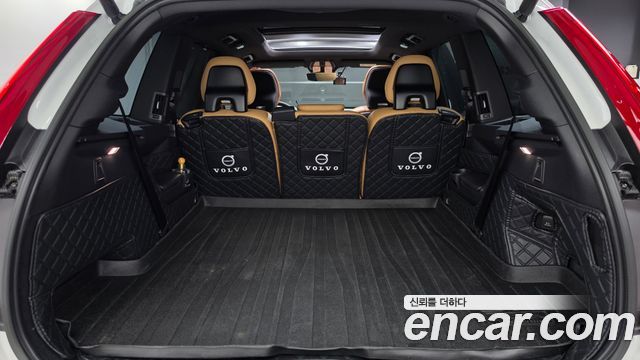 Volvo XC90 2023 — photo 28