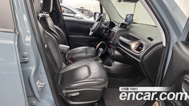 Jeep Renegade 2017 — photo 11