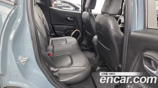 Jeep Renegade 2017 — photo 12
