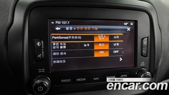 Jeep Renegade 2017 — photo 16