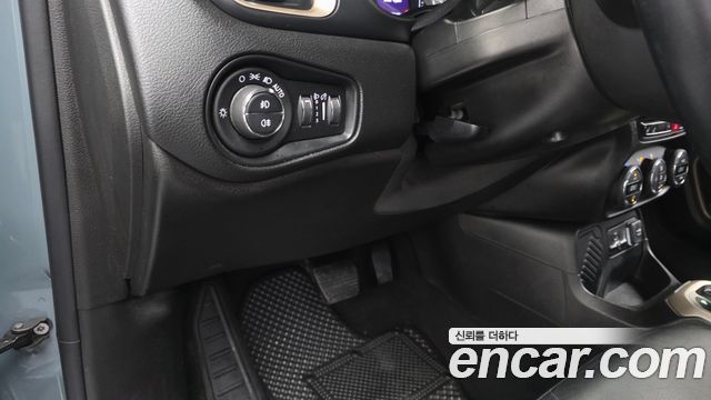Jeep Renegade 2017 — photo 18