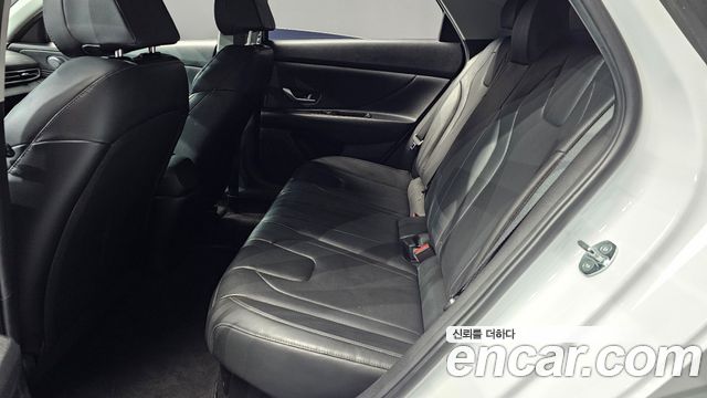 Hyundai AVANTE 2023 — photo 18