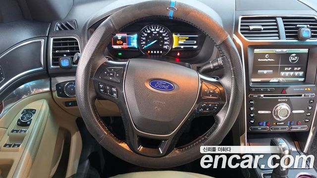 Ford Explorer 2016 — photo 13