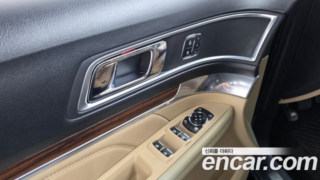 Ford Explorer 2016 — photo 18
