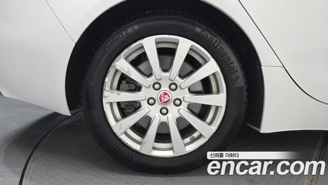 Jaguar XE 2016 — photo 5