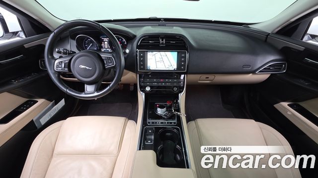 Jaguar XE 2016 — photo 7