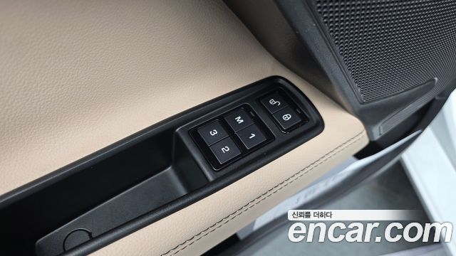 Jaguar XE 2016 — photo 17