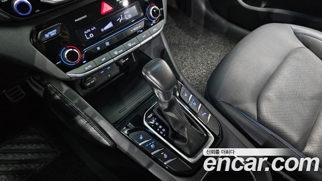 Hyundai Ioniq 2016 — photo 12