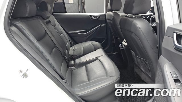 Hyundai Ioniq 2016 — photo 17