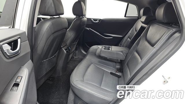Hyundai Ioniq 2016 — photo 18