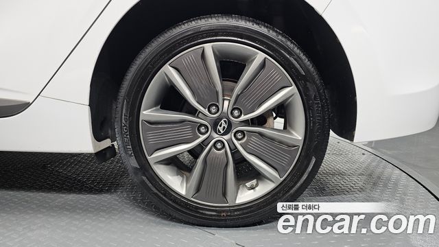 Hyundai Ioniq 2016 — photo 7
