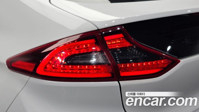 Hyundai Ioniq 2016 — photo 9