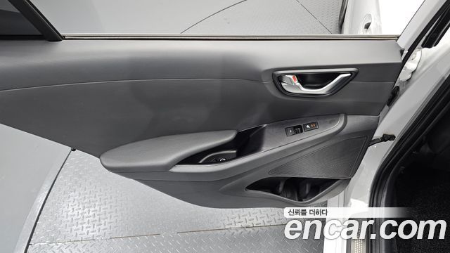 Hyundai Ioniq 2016 — photo 14