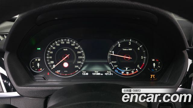 BMW 3-Series 2018 — photo 11