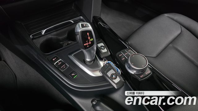 BMW 3-Series 2018 — photo 12