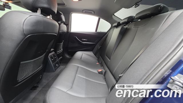 BMW 3-Series 2018 — photo 17