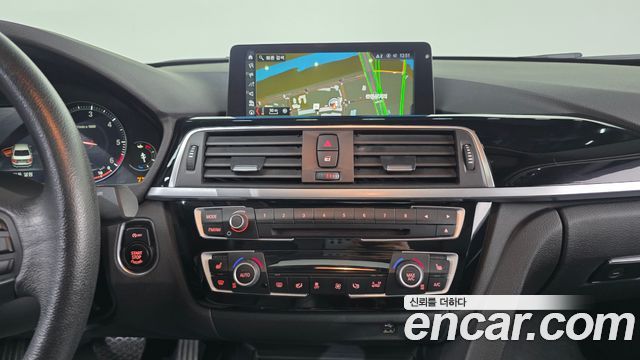 BMW 3-Series 2018 — photo 19