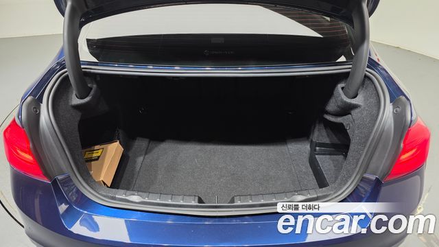 BMW 3-Series 2018 — photo 23