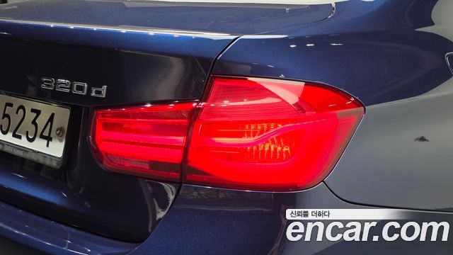 BMW 3-Series 2018 — photo 9