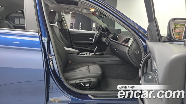 BMW 3-Series 2018 — photo 16