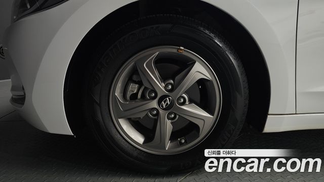 Hyundai AVANTE 2017 — photo 5