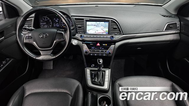Hyundai AVANTE 2017 — photo 10