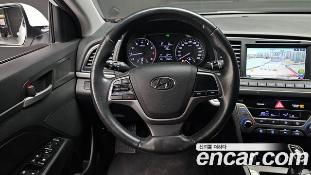 Hyundai AVANTE 2017 — photo 19
