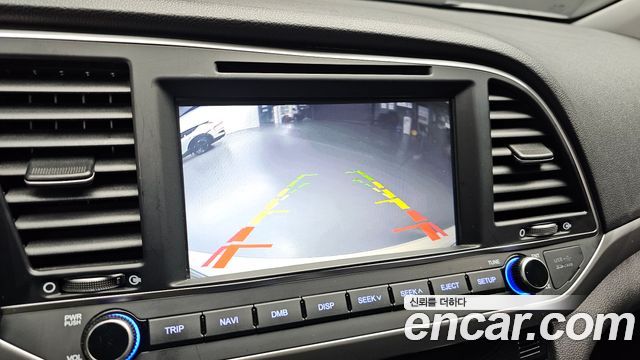 Hyundai AVANTE 2017 — photo 21