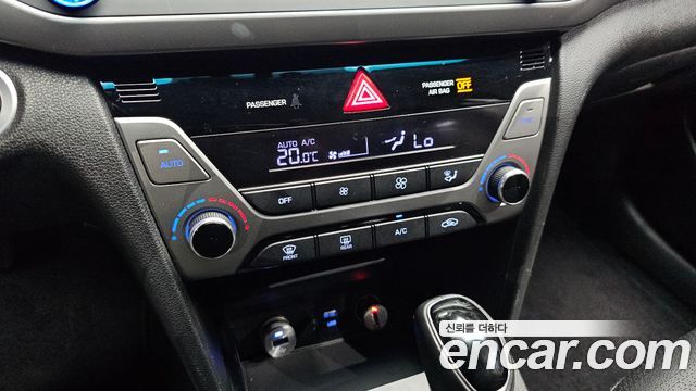 Hyundai AVANTE 2017 — photo 25